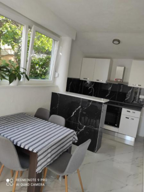 Гостиница Apartments Pomalo  Макарска 